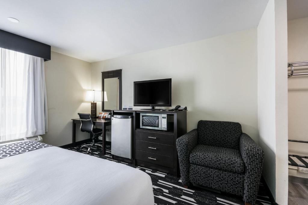 BrickTown Hotel & Suites