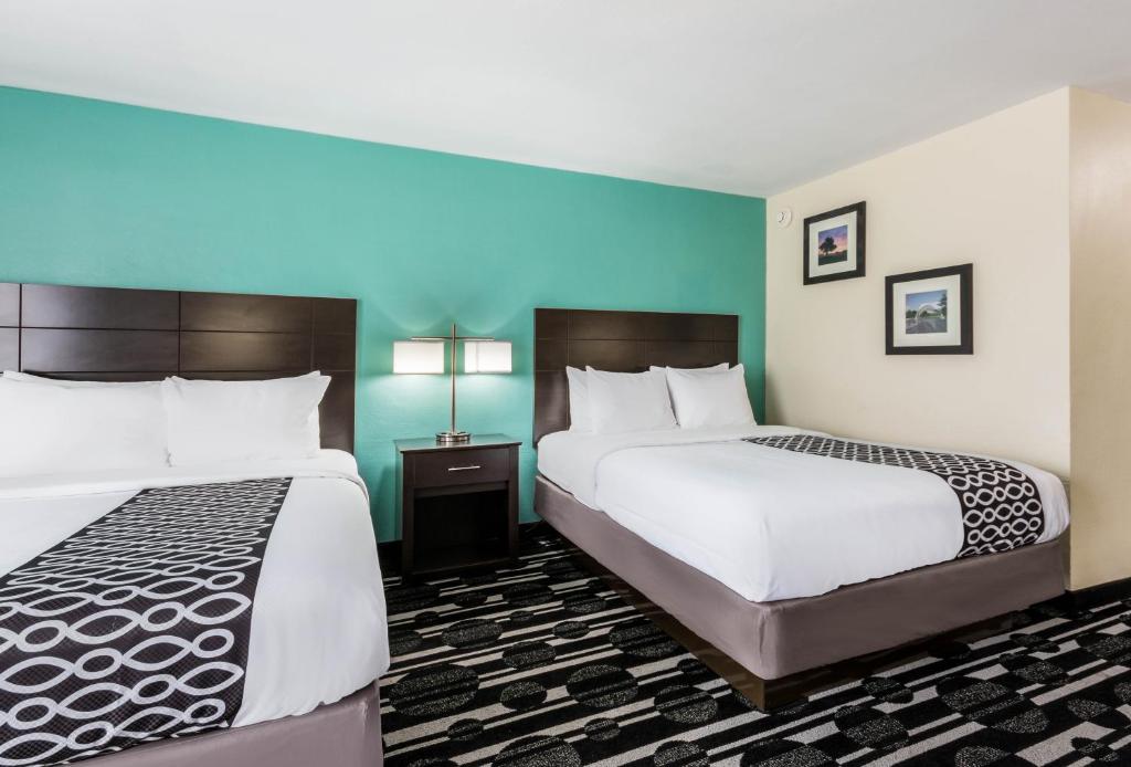 BrickTown Hotel & Suites